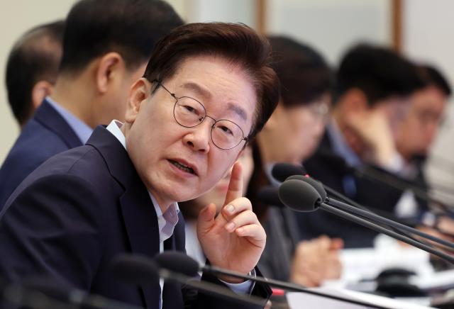李대통령, 800조대 슈퍼 예산 예고에 생산적 재정 전략으로 전환해야
