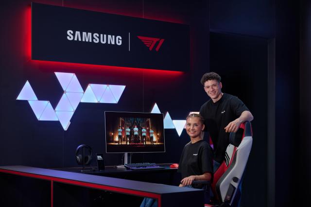 삼성전자 모델이 독일 쾰른에서 열린 게임스컴 2026Gamescom 2026에서 T1 존을 소개하고 있다사진삼성전자