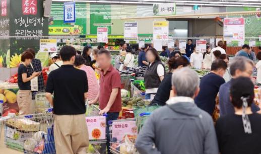 추석 장보기 벌써 겁난다…농축산물 뛰고 가공식품도 줄인상