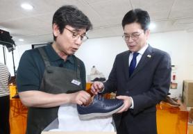 Các nghị sĩ thân cận với Lee Jae-myung chỉ trích Yoon Si-min vì phát ngôn vương triều