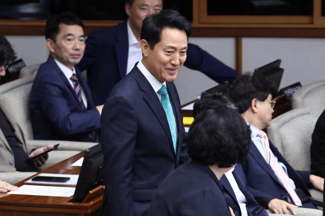  오세훈 서울시장이 25일 서울시의회에서 열린 339회 서울시의회 본회의에 참석하고 있다 사진연합뉴스