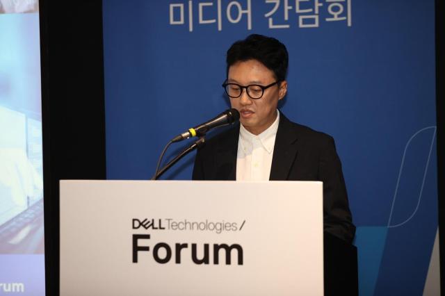 정재욱 한국 델 테크놀로지스 필드프로덕트 마케팅 이사가 25일 서울 코엑스에서 열린 델 테크놀로지스 포럼 2026에서 발표하고 있다사진델 테크놀로지스