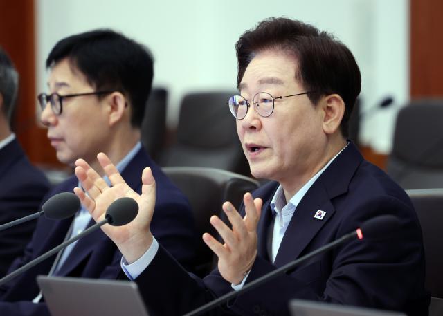 이재명 대통령이 25일 청와대에서 열린 국무회의에서 발언하고 있다 사진연합뉴스