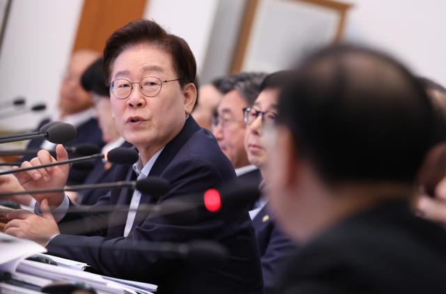이재명 대통령이 25일 청와대에서 열린 국무회의에서 발언하고 있다 사진연합뉴스