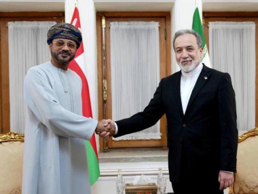 Iran và Oman đạt thỏa thuận từng bước về mở lối đi tạm thời tại Hormuz