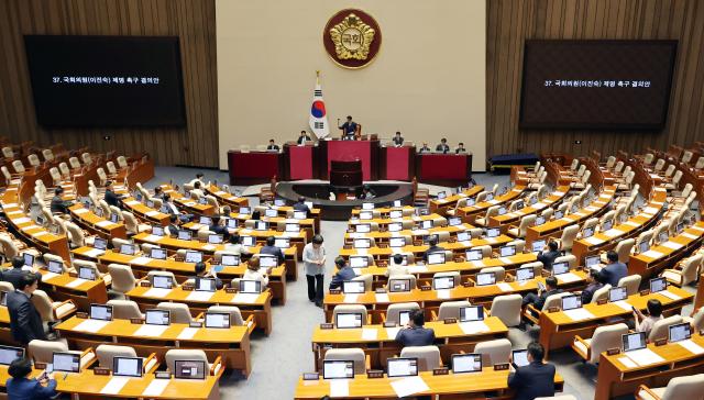 5·18 폄훼 논란 이진숙 제명 촉구 결의안…與 주도 국회 본회의 통과