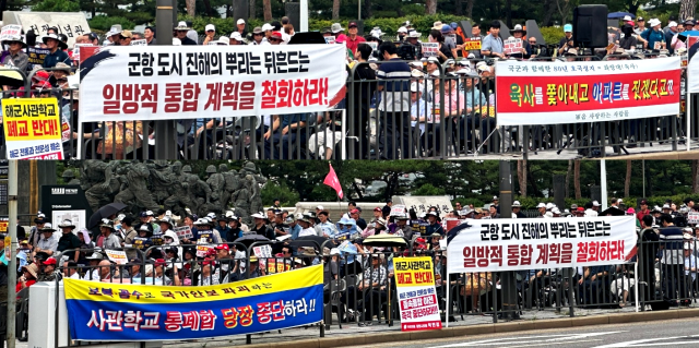 Military brass rebel against academy merger at hearing