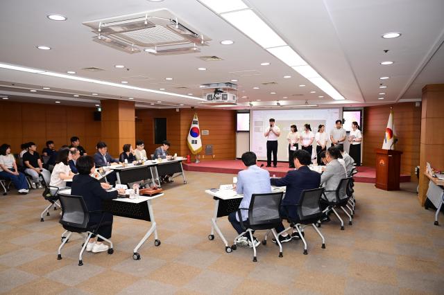경북 김천시는 지난 24일 ‘2026년 김사공시 연구단’ 최종 심사를 열어 시정 발전을 이끌 7개의 우수 연구단을 선발했다사진김천시