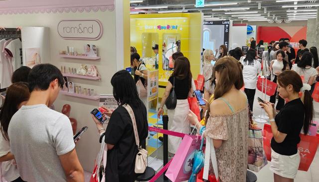 صيغة نجاح الجمال الكوري تتغير: شركات التوزيع والمنصات تقود التوسع العالمي بدلاً من العلامات الفردية