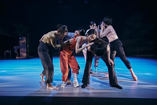 Dancers from Ddungshas Modern Dance perform in Meta Ballet Non-Coppélia Manifesto one of five full-length productions to be staged under the newly launched PAMS×SPAF Choice program at the 2026 Performing Arts Market in Seoul running Oct 13-16 Courtesy of Korea Arts Management Service