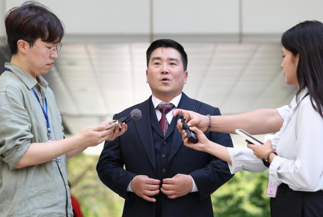 김현태 전 육군 특수전사령부 707특수임무단장이 27일 서울 서초구 서울중앙지방법원에서 열린 내란중요임무종사 혐의 관련 1심 선고공판에 출석하기 전 취재진 질문에 답하고 있다 사진연합뉴스