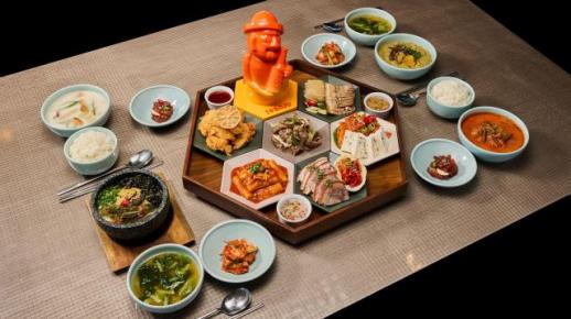 치킨부터 떡볶이까지 한상에…제주 드림타워, 외국인 입맛 잡는다