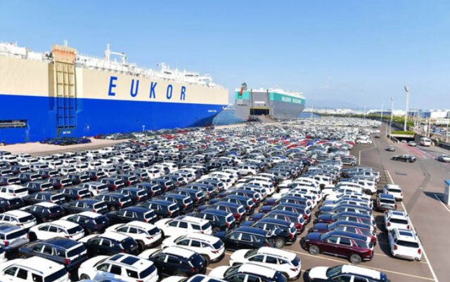 US-Canada tariff war squeezes Korean autos, opens crude door