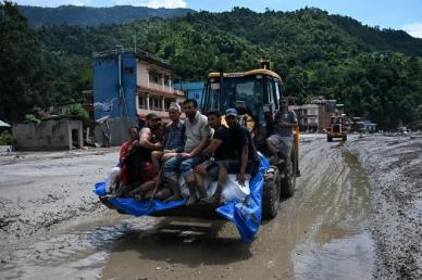 "네팔 측 산사태 및 홍수 사망자 270명으로 증가" 