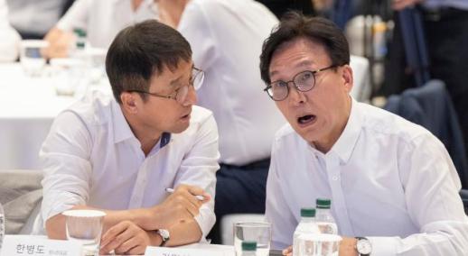 與, 韓 총리에 3대 메가 프로젝트 성공 위한 진행 상황 보고 받아