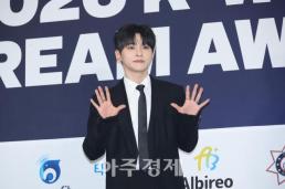 포즈 취하는 성리