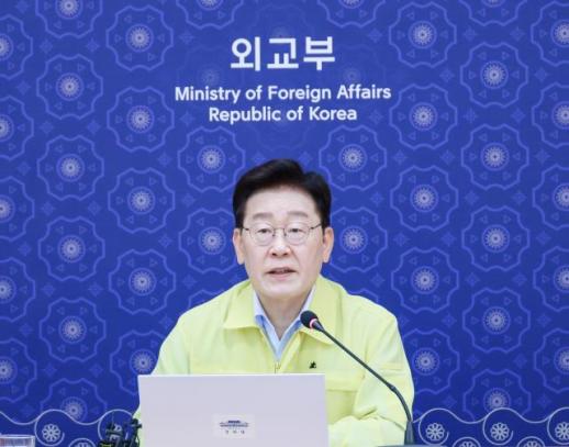 李대통령 국민 생명에 과잉 대응 없어…네팔 고립 韓국민 9명 헬기 이송