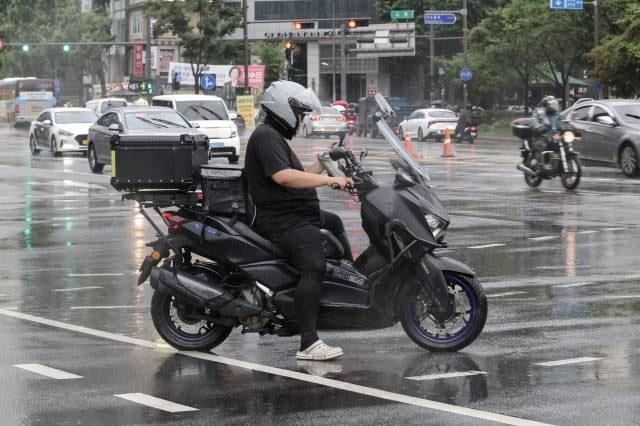 CU convenience stores to offer quick respite for delivery riders in Seoul