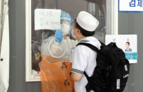 [정세희의 SNS 속 세상] "주변에서도 걸렸다는 사람 늘었다"…코로나19 재유행 우려
