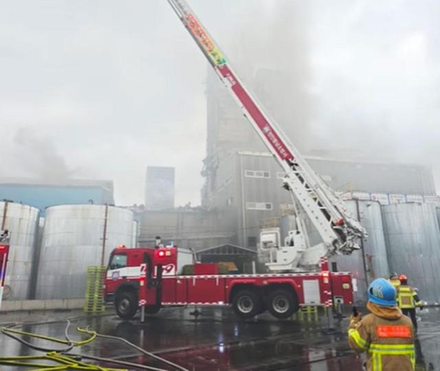 Paint factory fire in Cheonan leaves at least 3 dead