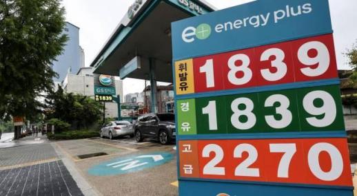 Pump prices fall for 15th straight week as fuel caps remain