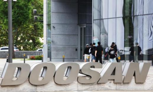 박정원 두산 회장, 네팔 현지 급파…실종 직원 무사 귀환에 전사적 총력