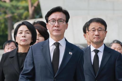 與 조희대, 韓 근간 흔들지 말고 거취 정리하라