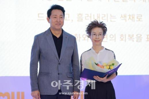 [포토] ​​​​​​​데비 한 작가, 제3회 서울조각상 입선