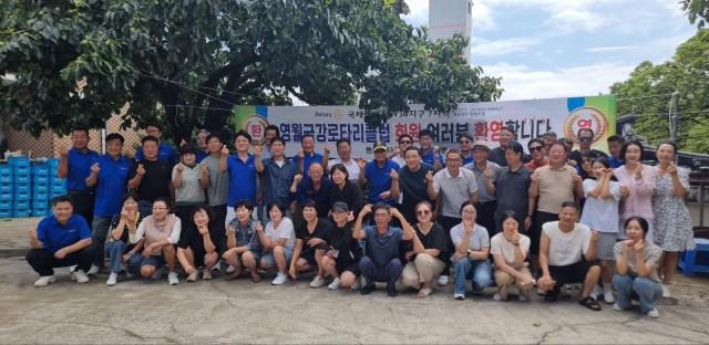 동해로타리클럽과 영월금강로타리클럽은 지난 29일 동해시 망상파크펜션에서 ‘합동야유회 및 신입회원 연수회’를 개최하고 단체기념촬영을 하고 있다 사진이동원 기자