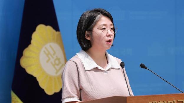 집회 및 시위에 관한 법률 개정안 발의 기자회견을 하는 용혜인 기본소득당 원내대표의 모습 사진연합뉴스