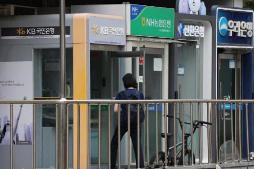 [등골 휘는 3040] 대출은 막히고 빚은 안 줄고…경제 허리 부채 부담 심화