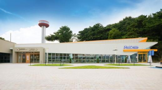 빽다방, 예당호에 대형 복합매장…예산 사과 담은 잼리수 선봬
