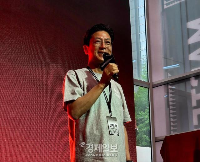 김정욱 넥슨재단 이사장이 NYPC 시상식에서 환영사를 진행하고 있다 사진류청빛 기자