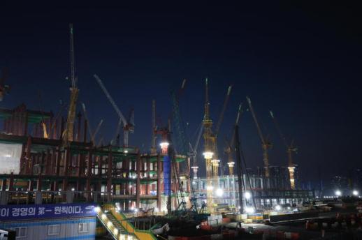 Koreas factory output loses steam July, retail sales sag