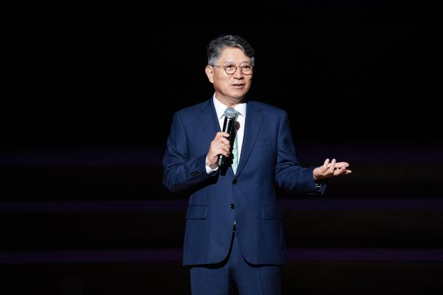 KG그룹 창립 41주년 기념행사에서 곽재선 회장이 기념사를 하고 있다 사진KG그룹