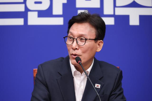 ​​​​​​​與 김민석, 부친상 조희대 향한 예우 지시…조문도 고려