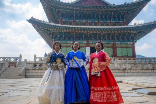 [기수정의 여행 in] 아침 경복궁부터 밤 을지로까지… 시시각각 변하는 서울의 표정