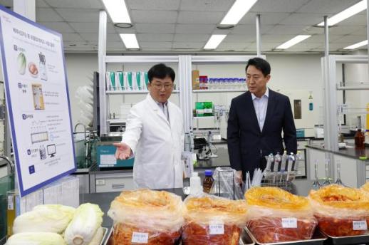 中 현지 김치 포름알데히드 검출…오세훈 먹거리 안심 확보 강화