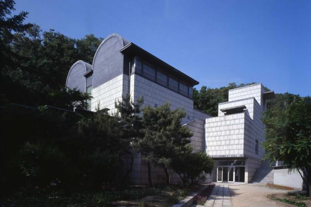 환기재단법인에 의해 김환기의 예술 세계를 헌창하고자 설립 1992년  개관한 환기미술관 본관 전경 사진httpskiaforg 