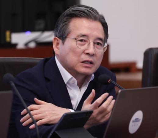 경제 컨트롤타워 김용범 물러났다…청와대 정책 라인 새판