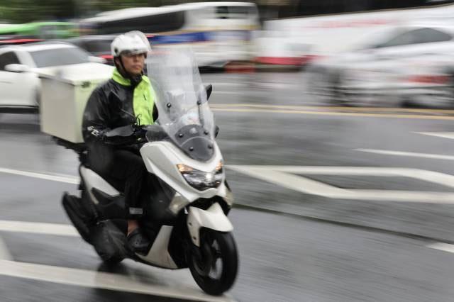 Late monsoon pushes online shopping to record high in July