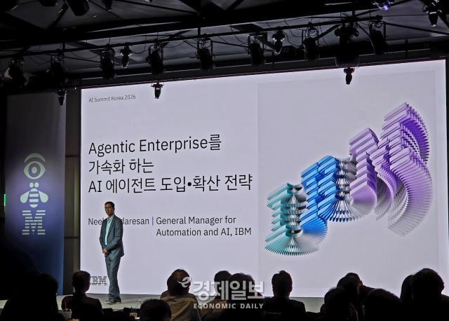 닐 순다레산 IBM 오토메이션AI 총괄 사장이 발표를 진행하고 있다 사진류청빛 기자