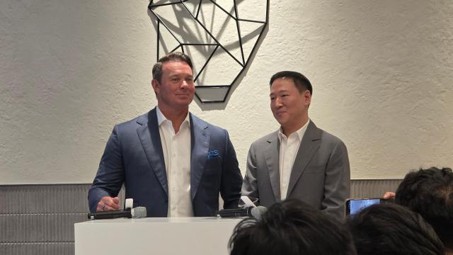 스콧 보트라이트 치폴레 최고경영자CEO와 허희수 상미당홀딩스 최고비전책임자CVO가 치폴레 1호점 오픈 미디어간담회에서 질의응답을 진행하고 있다 사진김현아 기자