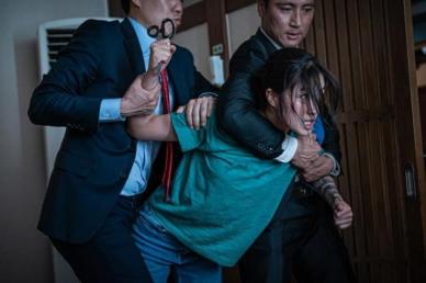 [강소영의 우.다.세] "아무것도 할 수 없다면 밀어버리는거야" -영화 '불도저에 탄 소녀'
