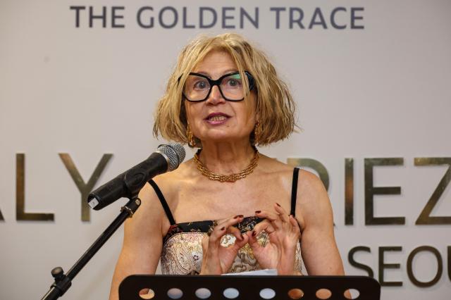 Italian ambassador opens Italy at Frieze: The Golden Trace in Seoul
