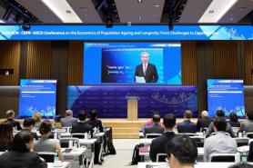 BOK highlights demographic challenges in international forum