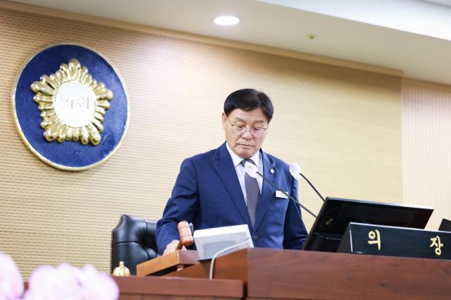 청양군의회 제323회 제1차 정례회 개회 선언 장면사진청양군의회
