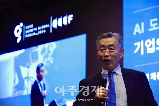 이금룡 코글로닷컴 회장이 AI 대전환 시대의 청년 일자리의 미래라는 주제로 기조강연을 하고 있다 20260902 사진한준구 기자 jungu141298ajunewscom