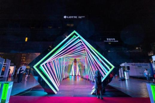 Dongdaemun hoàn thành tuyến phố ánh sáng Wangsan-ro, lắp màn hình truyền thông tại ga Cheongnyangni