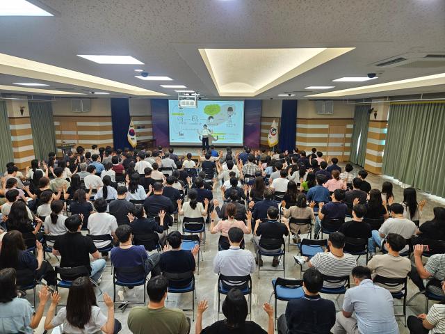 청도군은 지난 1일 공무원 대상 반부패 청렴교육을 실시했다 사진청도군